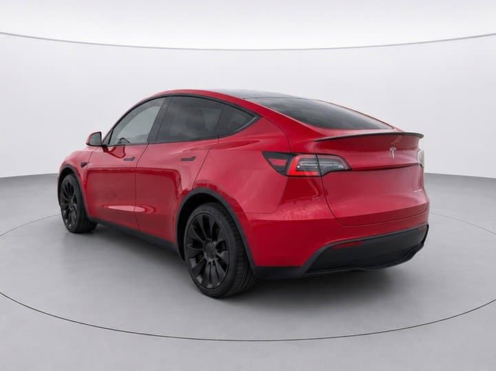 2022 Tesla Model Y — photo 3 of 8