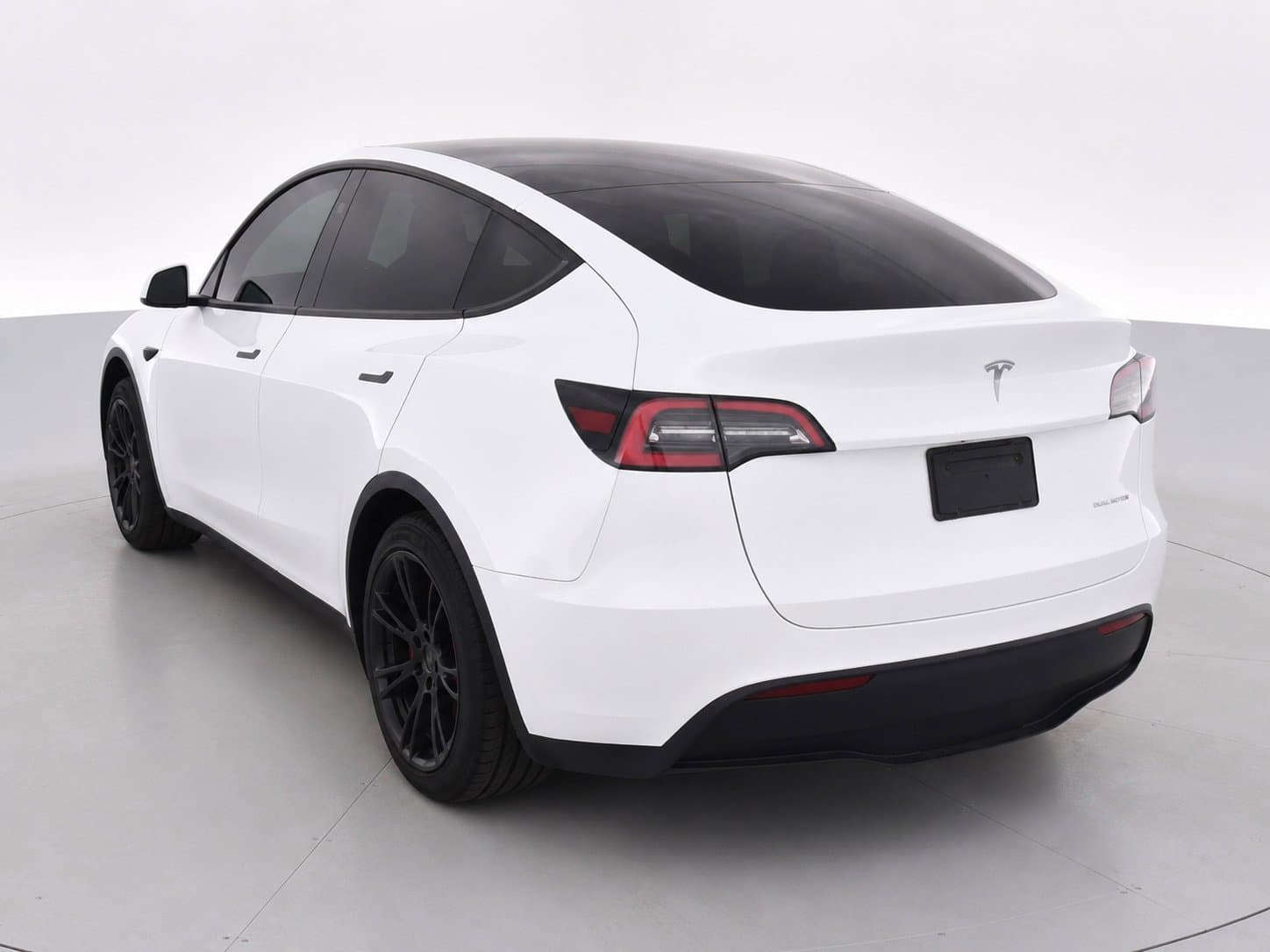 2024 Tesla Model Y — photo 4 of 9