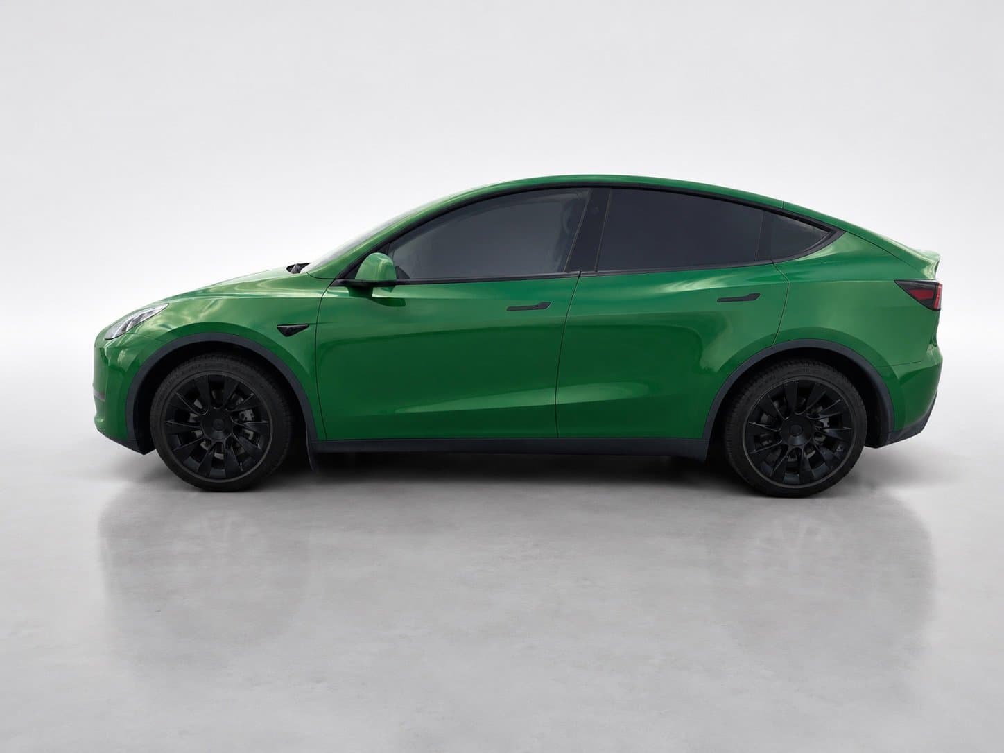 2024 Tesla Model Y — photo 2 of 7