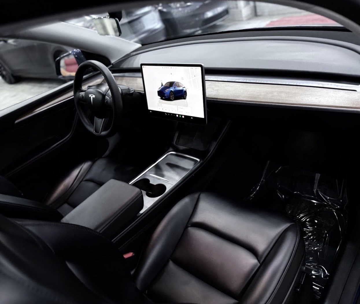 2024 Tesla Model Y — photo 5 of 7