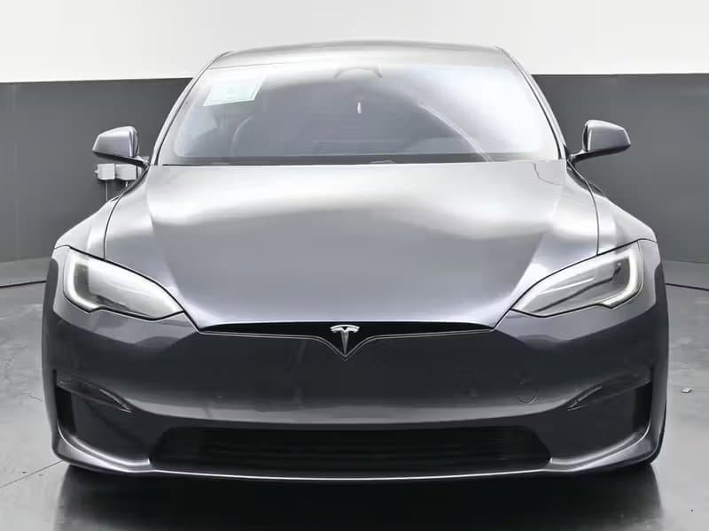 2022 Tesla Model S — photo 8 of 14