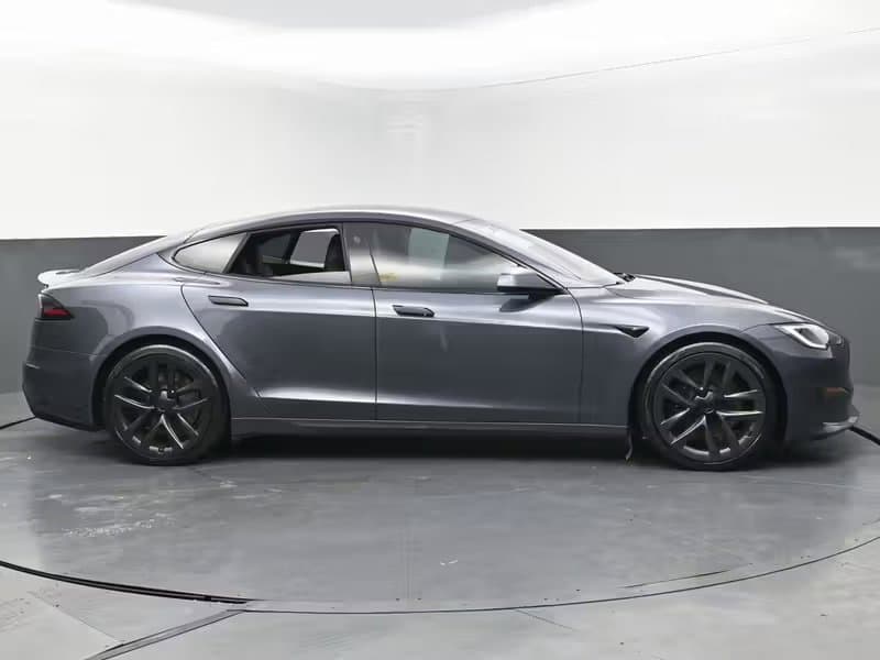 2022 Tesla Model S — photo 2 of 14