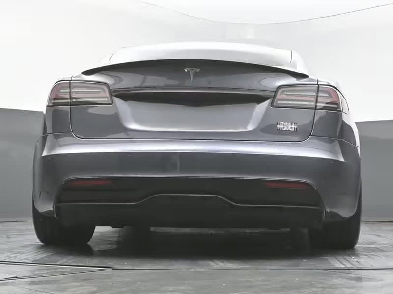 2022 Tesla Model S — photo 7 of 14