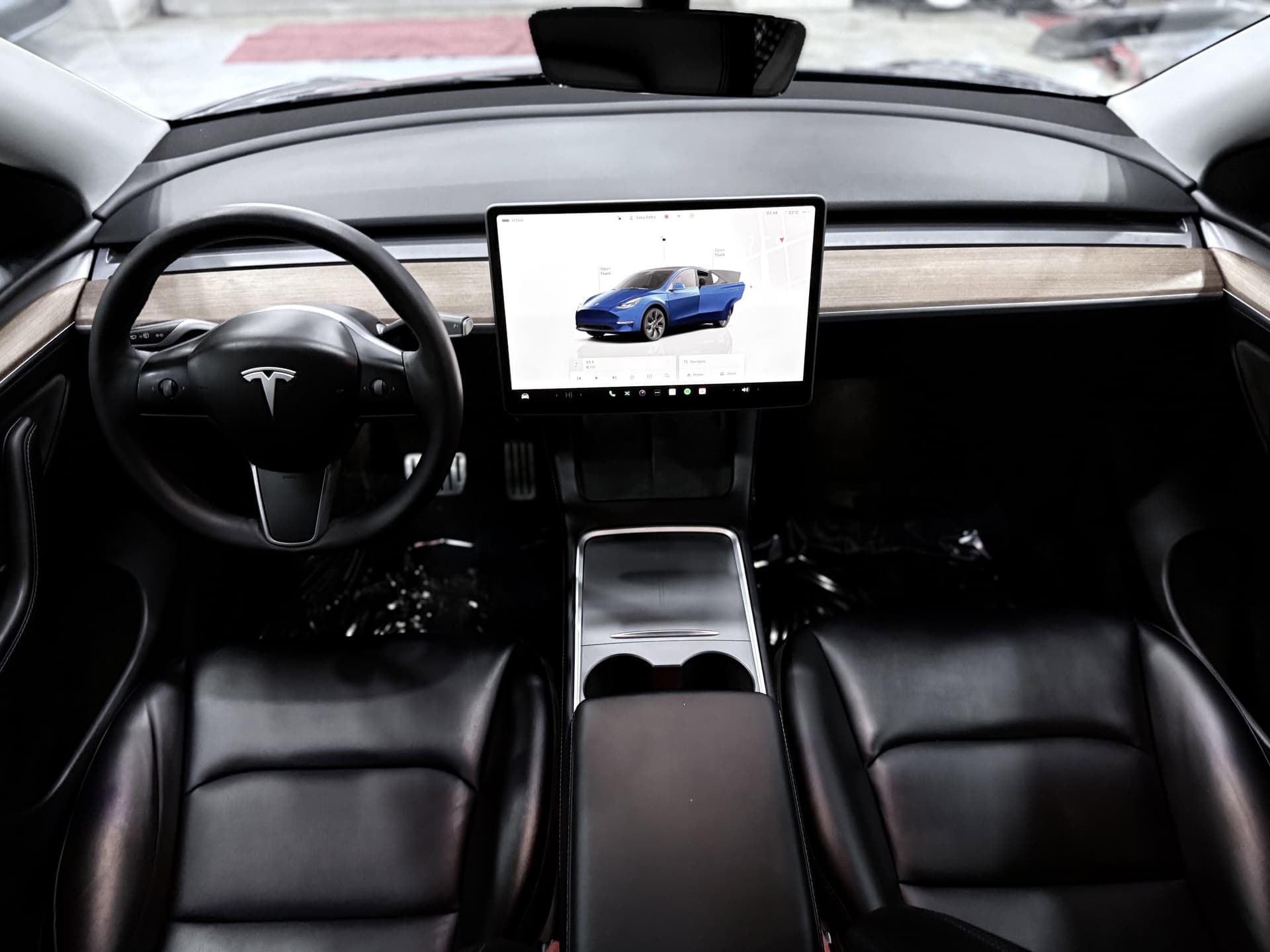 2024 Tesla Model Y — photo 4 of 7