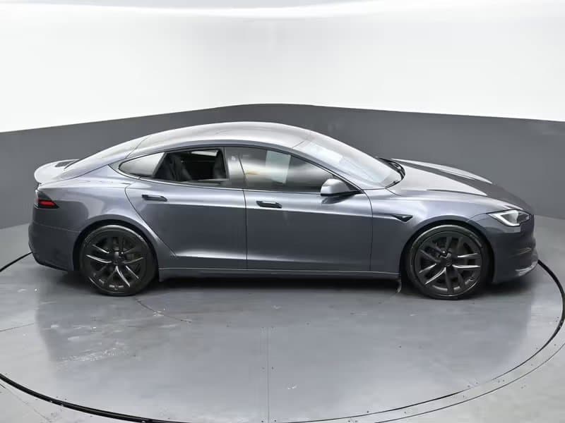 2022 Tesla Model S — photo 11 of 14