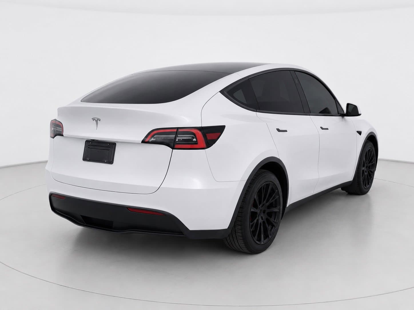 2024 Tesla Model Y — photo 3 of 9
