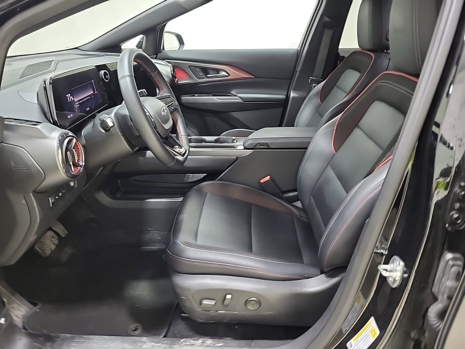 2024 Chevrolet Equinox EV — photo 5 of 8