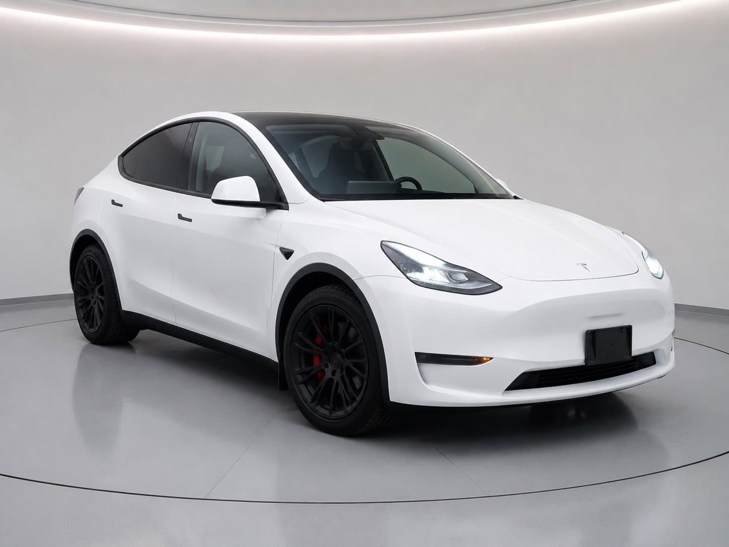 2024 Tesla Model Y — photo 2 of 9