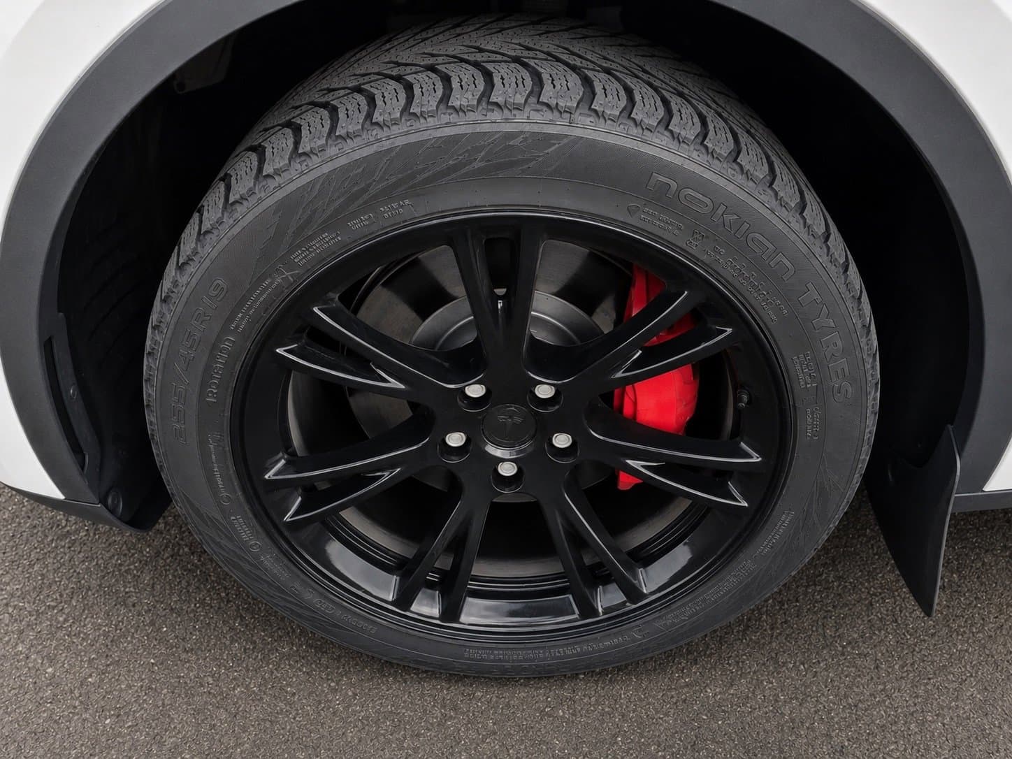 2024 Tesla Model Y — photo 7 of 9
