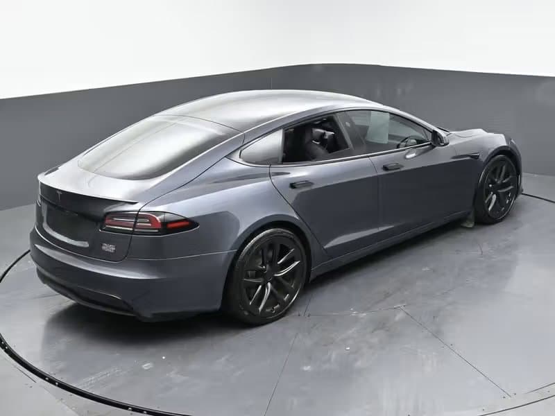 2022 Tesla Model S — photo 12 of 14